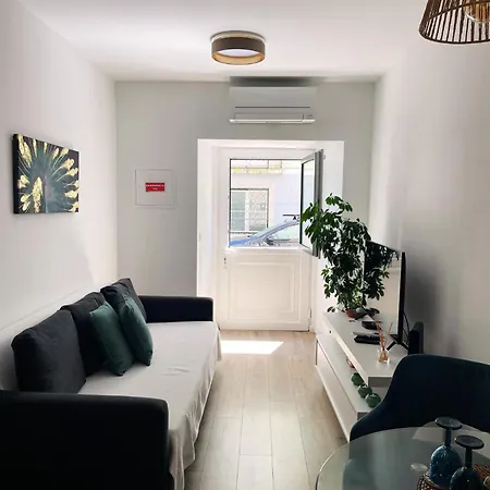 5Min Santa Apolonia Station I Ground Floor Flat Near Alfama 리스본